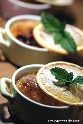 Petite crème brulée à la menthe sur petits morceaux de fraises…-3